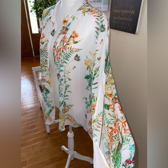 “City Streets” Button Down Top - Picture 6 of 6